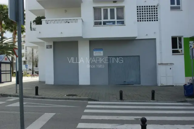 Local Comercial en Esquina Nueva Andalucia