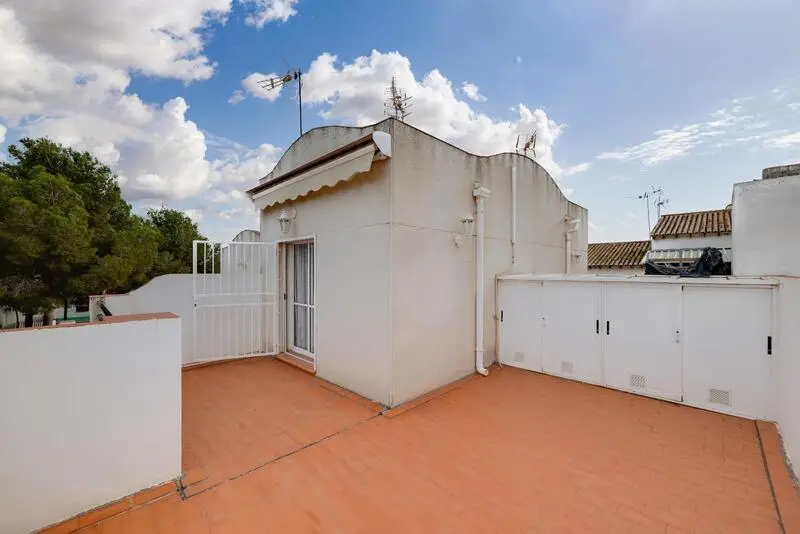 Adosado Duplex en Torrevieja con Piscina