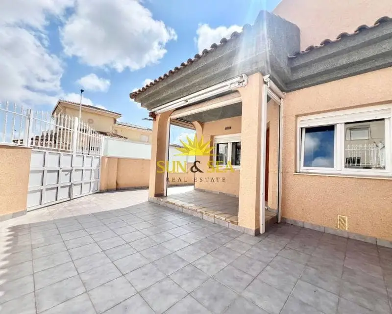 Chalet en Alquiler en Santiago de la Ribera 3 Dormitorios 3 Baños