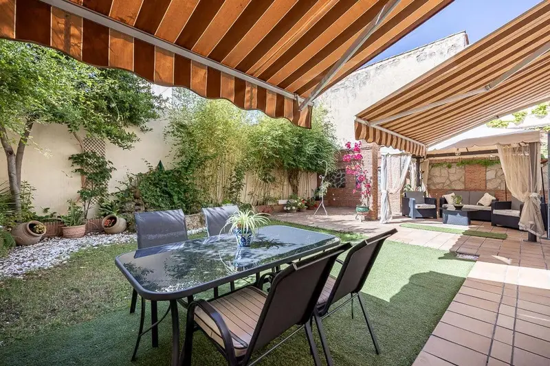 Casa Adosada en Granada Ciudad 290m2 Patio Andaluz