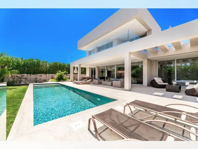 Villa Moderna 5 Dormitorios San Pedro Alcántara Cerca de la Playa