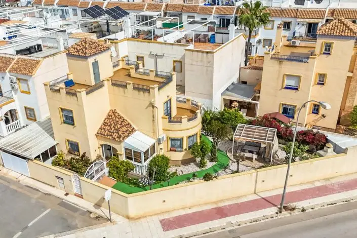 Villa en Orihuela Costa 3 Dormitorios Cerca del Mar