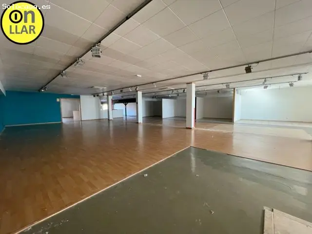 Local Comercial 556m2 Centro Comercial Sant Jordi Alquiler