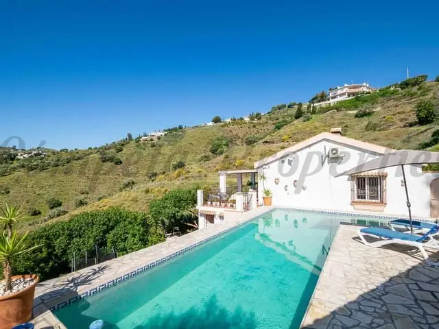 Casa de Campo en Venta 4 Dormitorios Cómpeta
