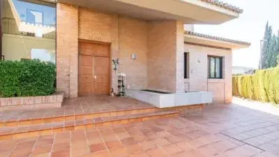 Chalet de Lujo en Albolote con Piscina y Jardin