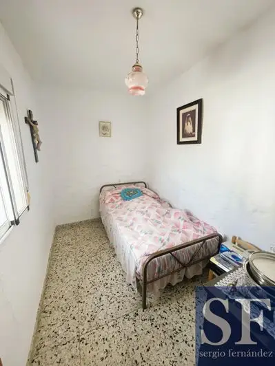 Casa Rural con 3 Dormitorios y 3 Entradas en Canillas de Albaida