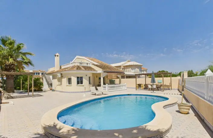 4 Bed Villa for sale