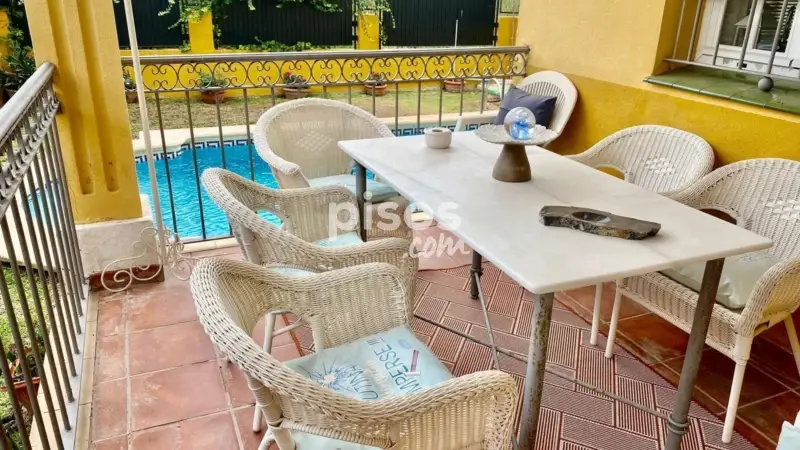 Casa Pareada con Piscina y Jardín en Zona Inmejorable