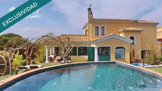 Chalet de Lujo en Girona con Piscina y Jacuzzi