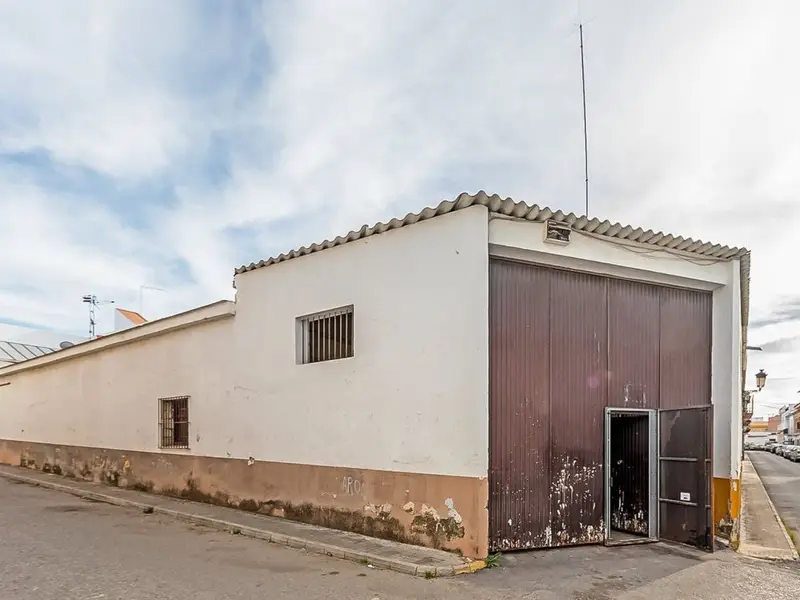 Local 572m² Puerto Serrano