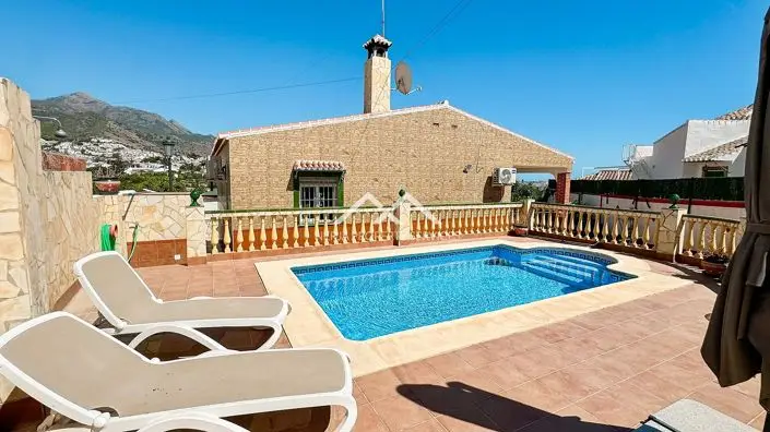 Villa en Venta Nerja 2 Dormitorios Piscina Privada