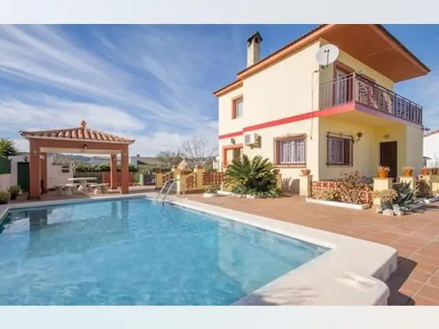 Villa en Venta La Bisbal del Penedes 4 Dormitorios Piscina Privada