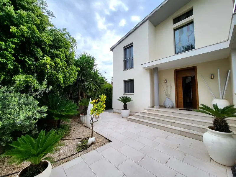Chalet en Sa Coma Mallorca con Piscina y 4 Dormitorios