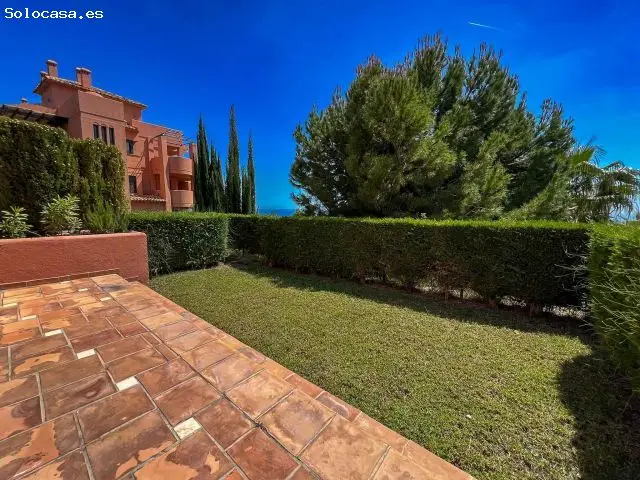 Apartamento en Planta Baja con Vistas al Mar y Jardin Privado