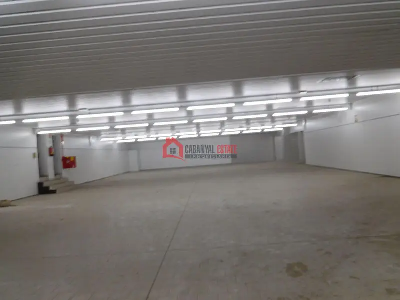 Local Comercial 950m² Burgos  Ideal para cualquier negocio