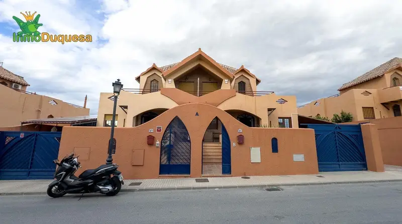 Casa Pareada de Lujo en Las Gabias con Piscina