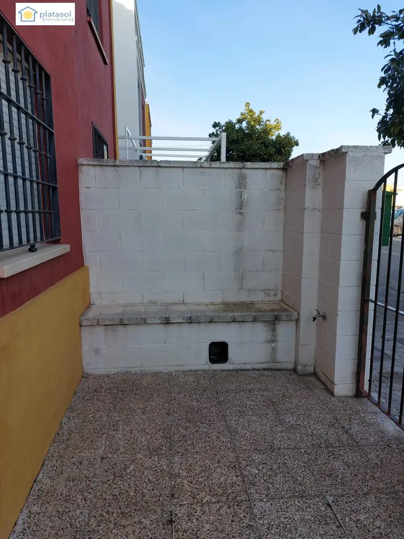 Casa en Gerena con Vistas Espectaculares y 5 Dormitorios