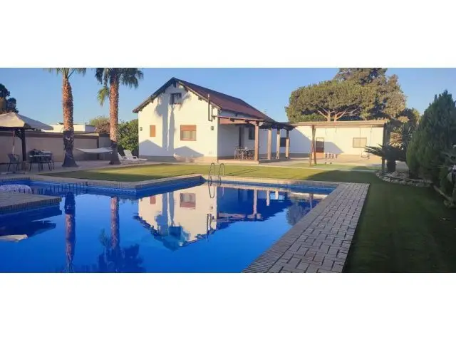 Casa en Chipiona con Piscina Cerca de la Playa Costa Ballena