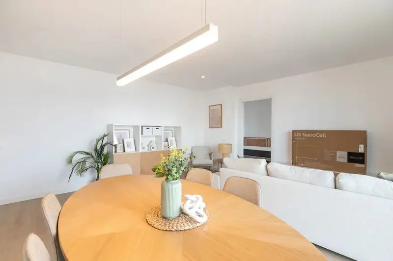 Apartamento 4 Dormitorios 1 Ba
C3B1o en Badalona