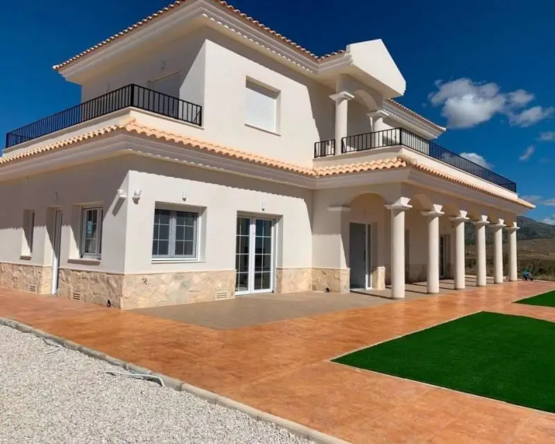 Villas de Lujo en Pinoso:  Nuevas Villas con Piscina y Vistas Impresionantes