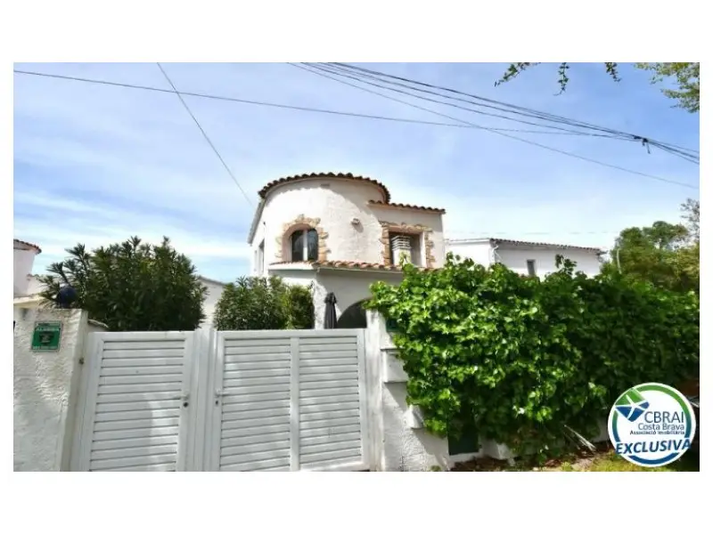 Casa con Calefacci	ón en Torroella de Fluvi	 Empuriabrava