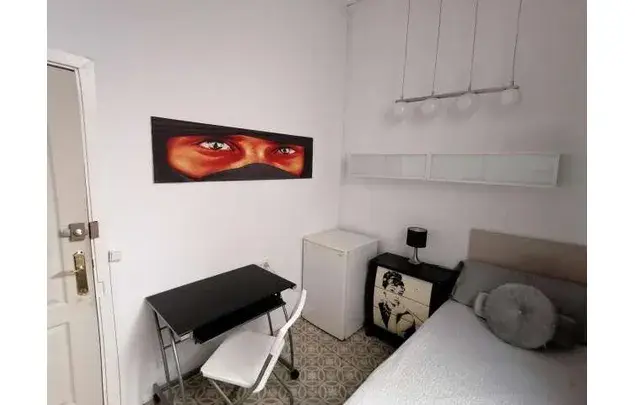 Habitacion en apartamento compartido en Barcelona centro