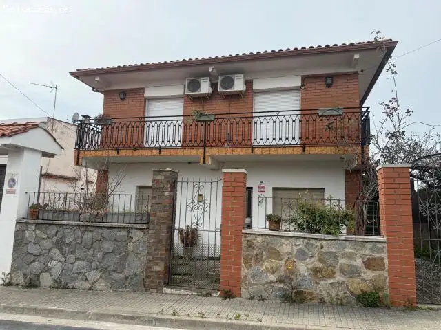 Casa para Dos Familias en Rubí Zona Vallhonrat