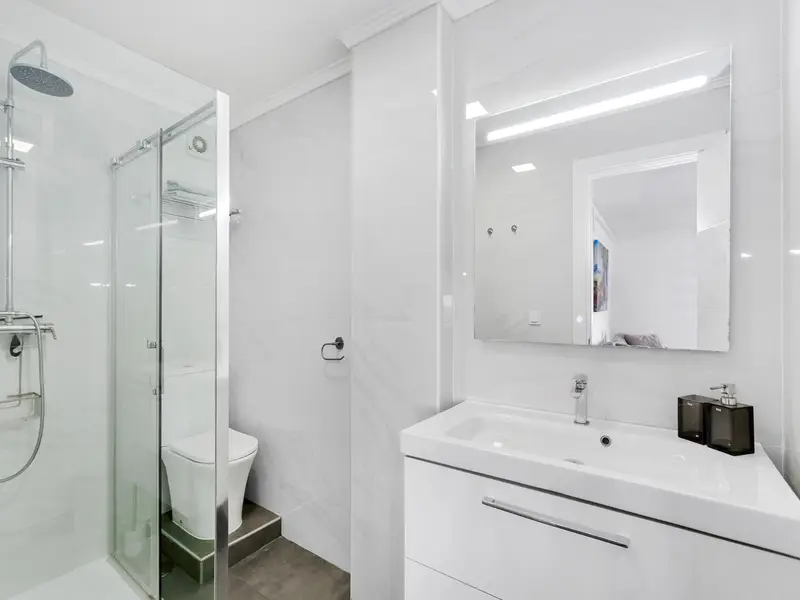 Apartamentos en Torrevieja con Vistas al Mar y Piscina