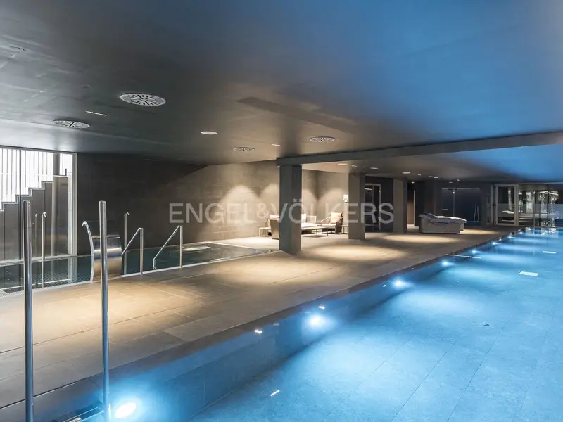 Apartamento de Lujo en Sarria Barcelona con Vistas al Mar y Piscina