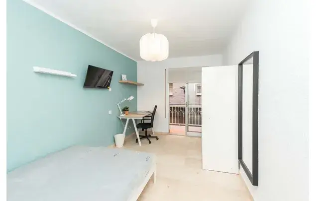 Habitaci	ón 111m	² Reus Estancia Media Larga