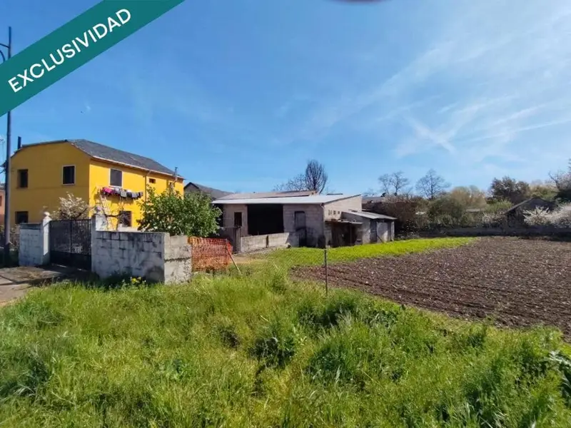 Solar con Almacén y Anexos en Dehesas Ponferrada