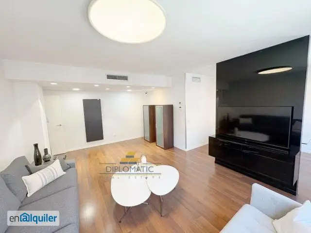 Alquiler Piso Lujo Legazpi Jardin Piscina