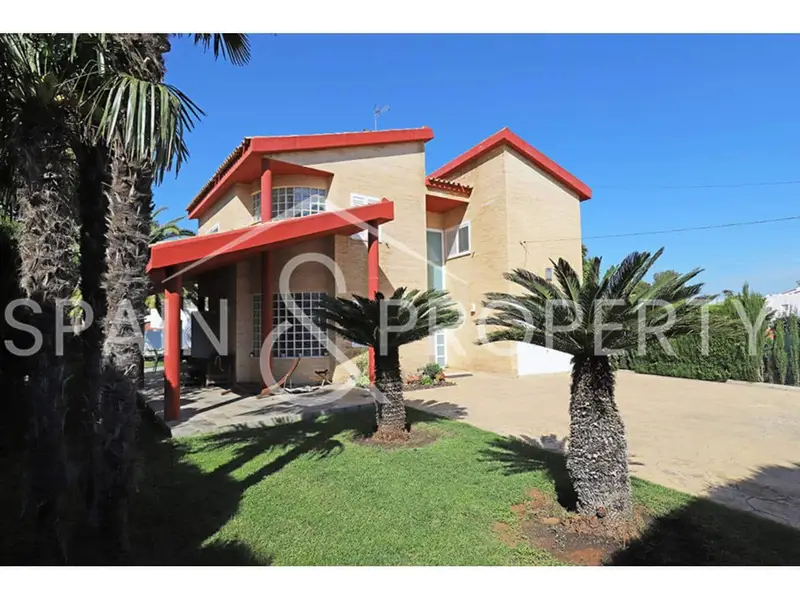 Chalet en Venta Chiva Valencia Jardin Piscina Jacuzzi