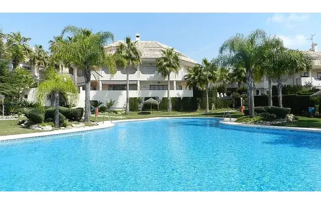 Casa en alquiler en Las Chapas Marbella 4 dormitorios 271m2