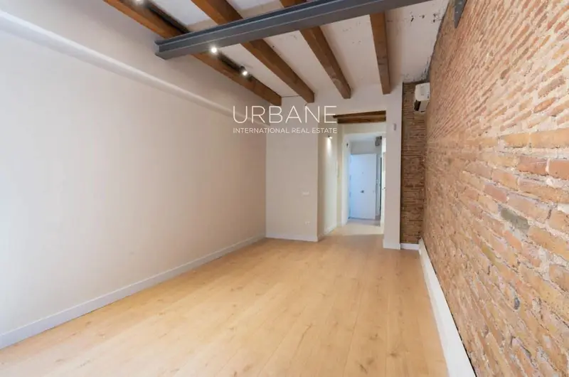 Apartamento en venta en el Born, Barcelona: Encanto histórico y diseño moderno