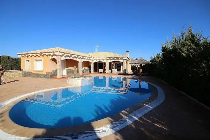 Villa en Venta Caudete 3 Dormitorios Piscina