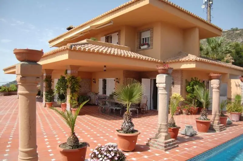 Villa de Lujo con Vistas al Mar en La Herradura
