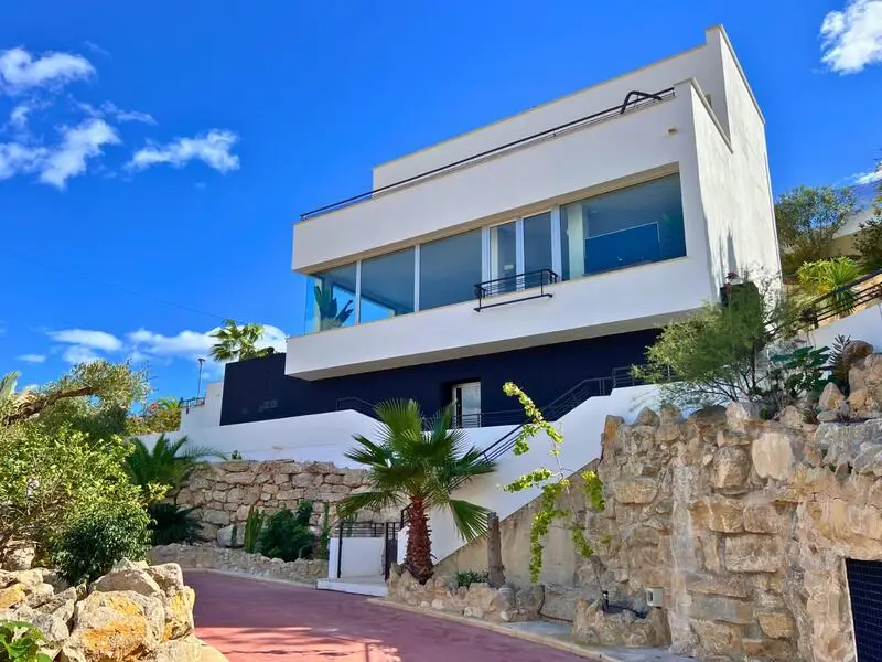 Villa de Lujo en El Campello con Vistas al Mar