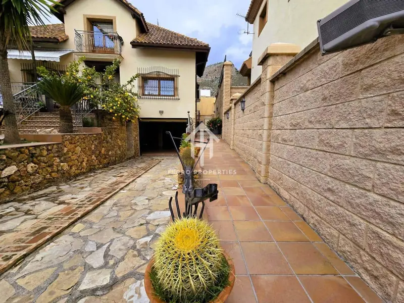 Chalet en venta en Loja, Granada