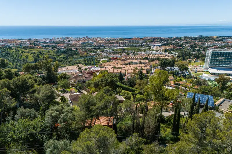 Chalet de Lujo en Marbella con Vistas al Mar y Piscina
