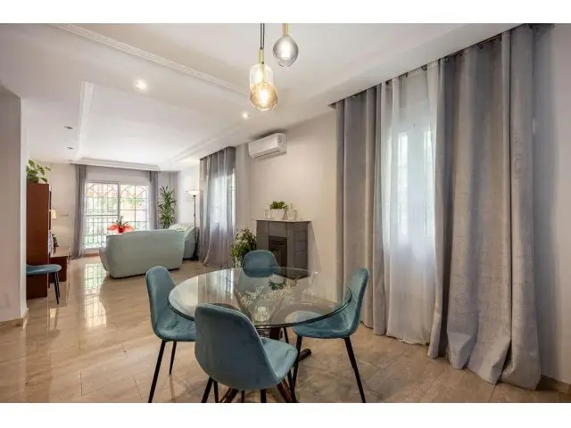 Casa Adosada en Granada 290m2 3 Plantas Patio Andaluz
