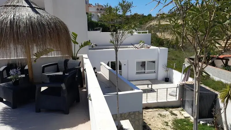 Villa de Lujo con 4 Edificios en Rojales