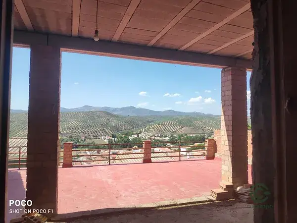 Casa en Deifontes Granada con Gran Garaje y Terrazas