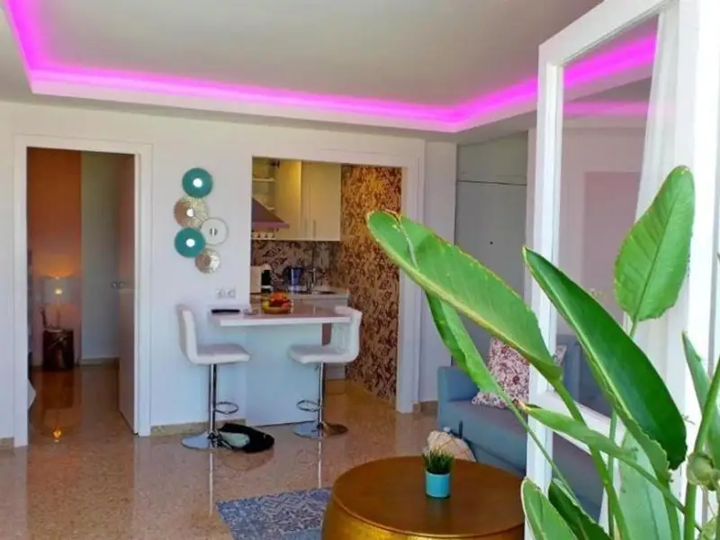 Apartamento con Piscina Privada en Torremolinos cerca de la Playa