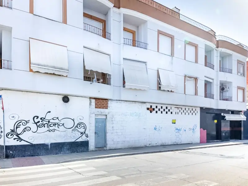 Local en Montijo 179m2 Plaza Libertad