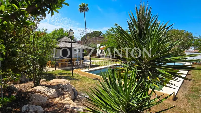 Chalet independiente en venta en L Eliana Valencia