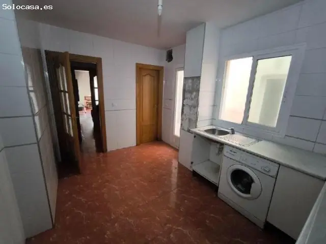 Piso A La Venta En Almeria Con Ascensor Y 4 Habitaciones