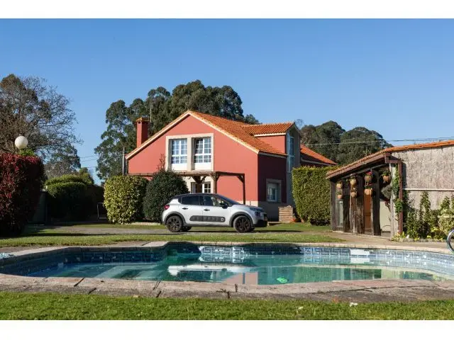 Chalet en Venta A Coruna 6 Dormitorios Piscina Jardin
