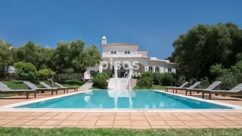 Villa en Campo de Golf de 3 Dormitorios con Piscina Privada