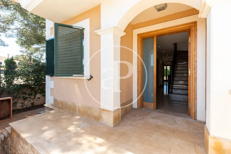 Chalet Pareado en Cala Blava con Piscina y Jardín